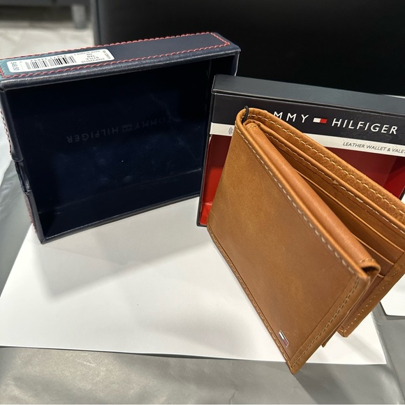Tommy Hilfiger wallet - Picture 6 of 7